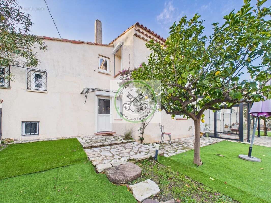 Maison à ROQUEBRUNE-SUR-ARGENS