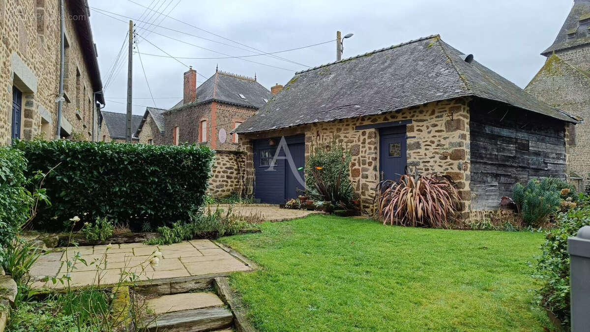 Maison à AMBRIERES-LES-VALLEES