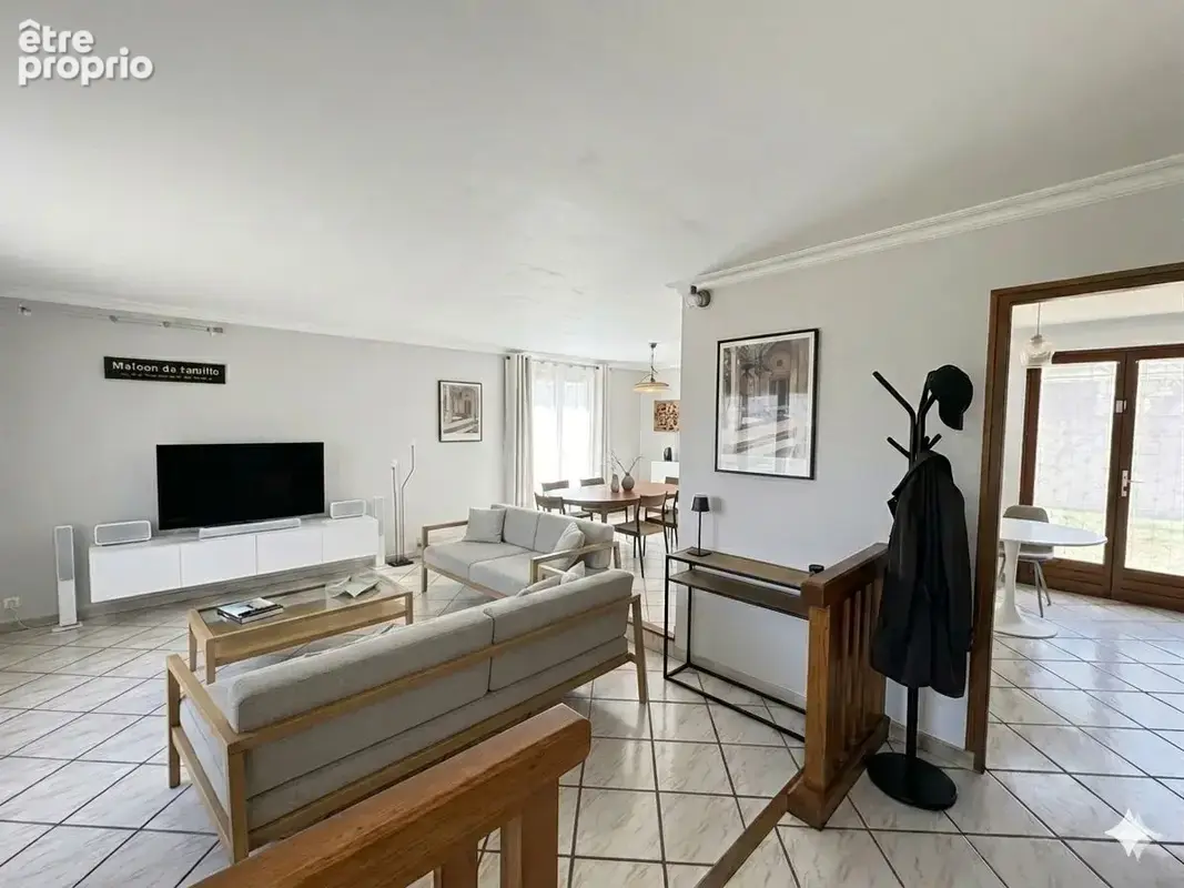 Ensemble immobilier composé d'une maison T4 -100 M2 et d'un local pro -93 M2 sur 1400 M2 de terrain - photo 5