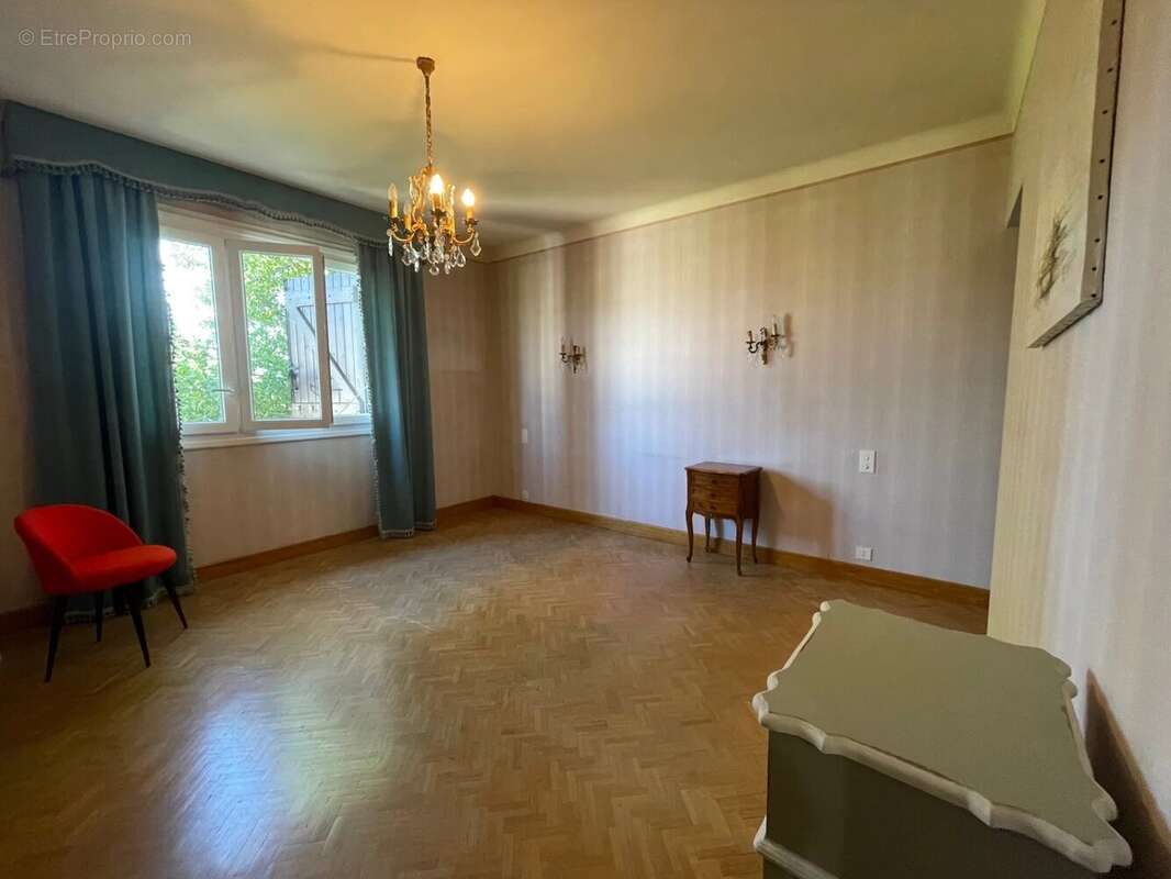 Grande maison  de 226 m² avec hangar - photo 12