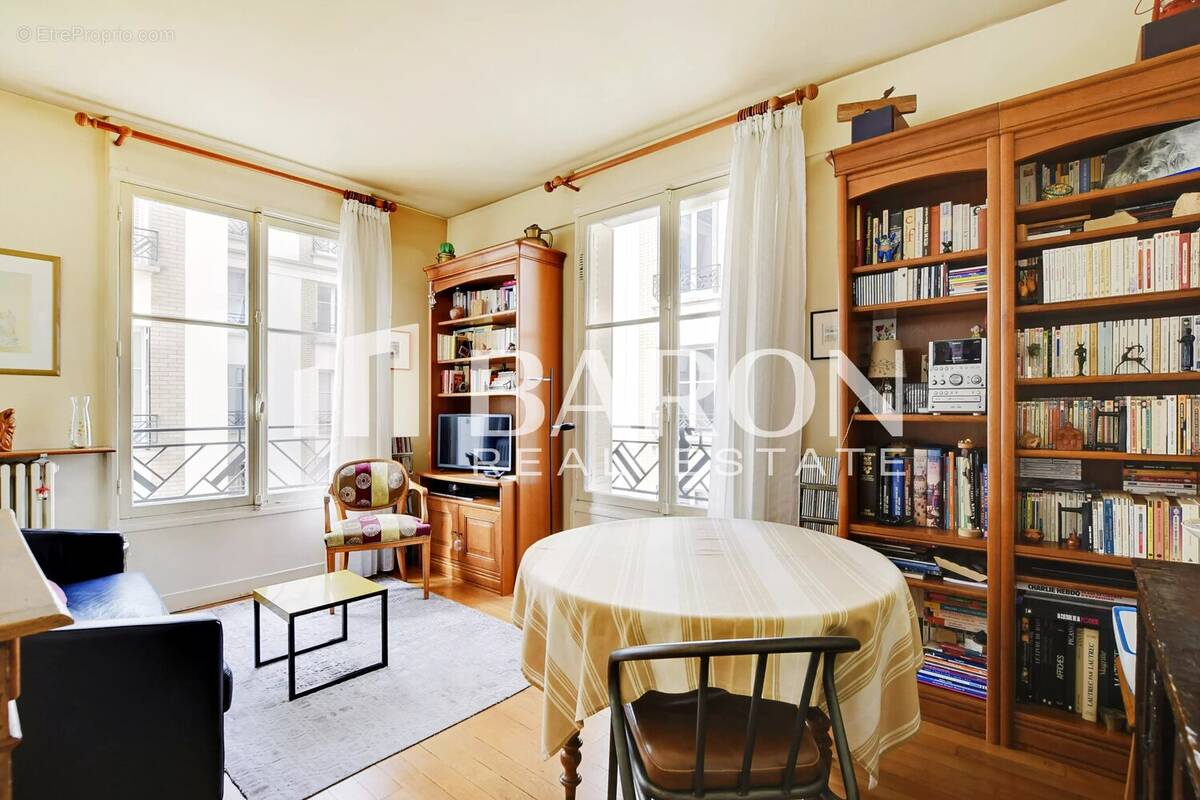 Appartement à PARIS-10E