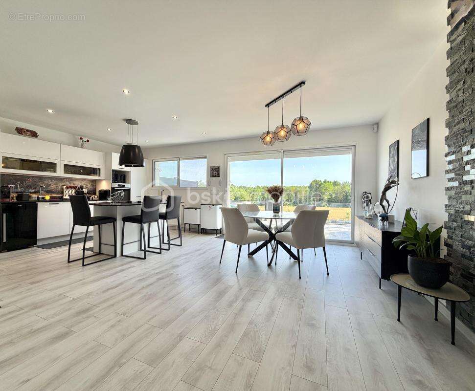 SUPERBE MAISON DE PLAIN-PIED DE 130 m² - 4 Chambres - Terrain 2 327 m² - DPE B - Sans Vis-à-Vis - Armentières-en-Brie - photo 4