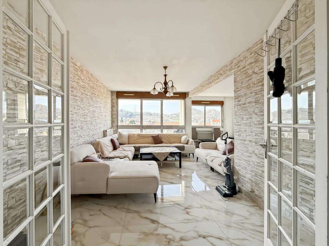 Appartement à SAINT-ETIENNE