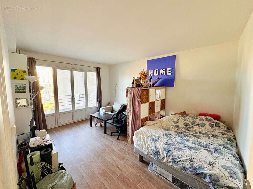 Appartement Gentilly 1 pièce(s) 30.05 m2 + cave + place de parking - photo 2