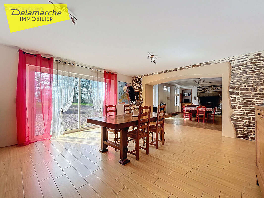 Maison à LE MESNIL-VILLEMAN