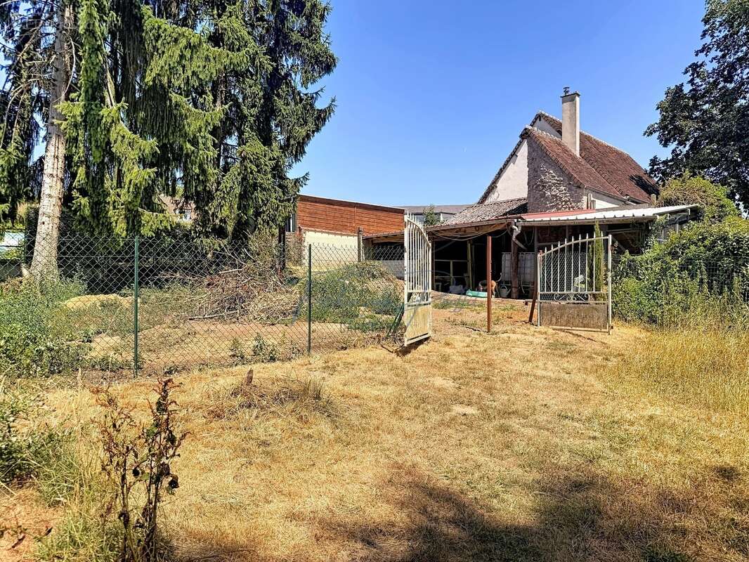  À vendre – Authentique longère de 192 m² à proximité de Clermont - photo 15