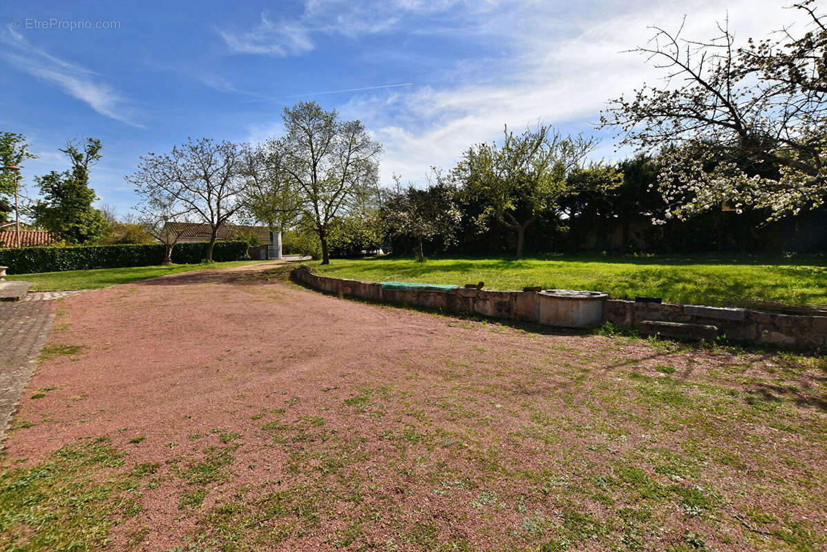 Maison à COMMELLE-VERNAY