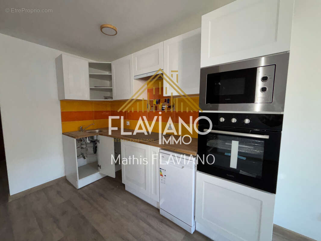 Immeuble - 5 appartements - boutique - plateau/x - photo 13