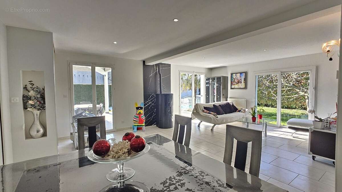 Maison à LA TALAUDIERE