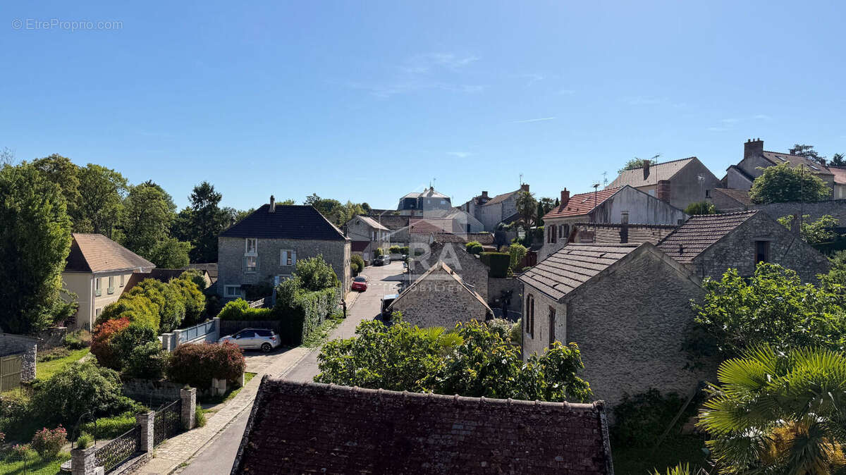 Maison à CRESPIERES