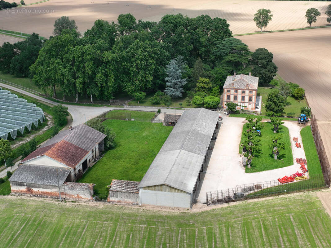 Maison à NEGREPELISSE