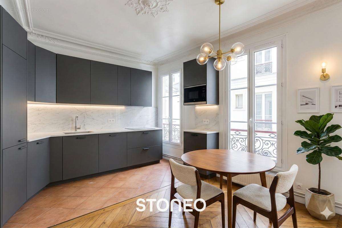 Appartement à PARIS-8E