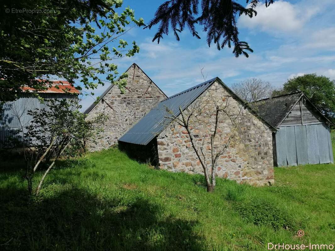 Maison à SAINT-GEORGES-BUTTAVENT