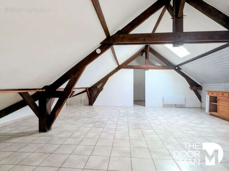 Appartement à LES ESSARTS-LE-ROI