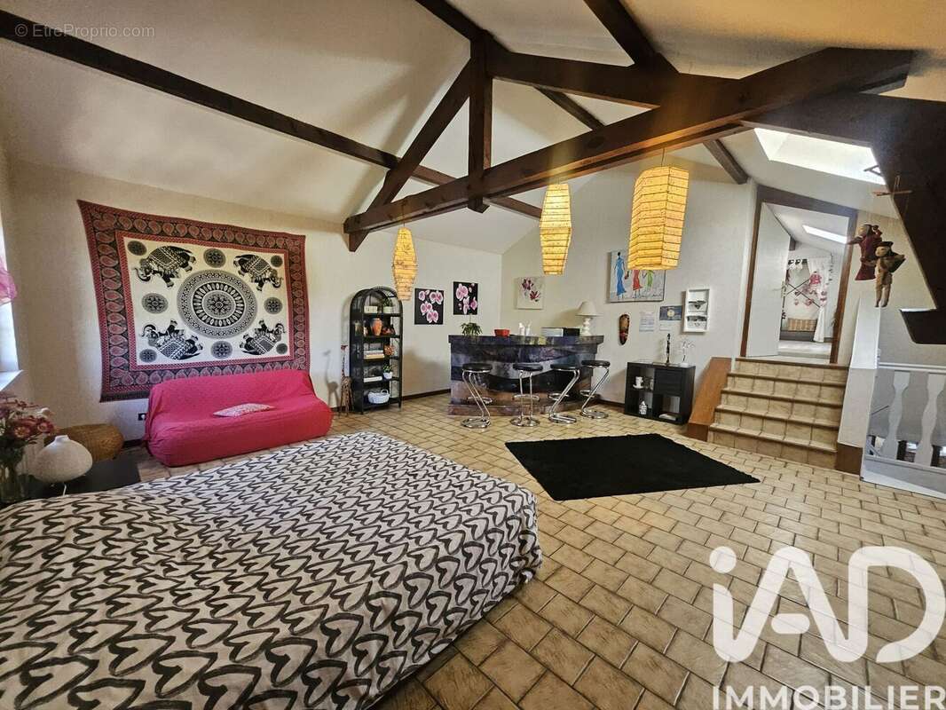 Maison 223 m² à Sainte-Ruffine  - photo 9