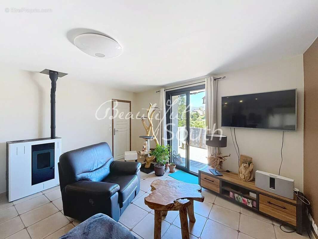 Maison renovee avec terrasses et parking, formigueres - photo 6