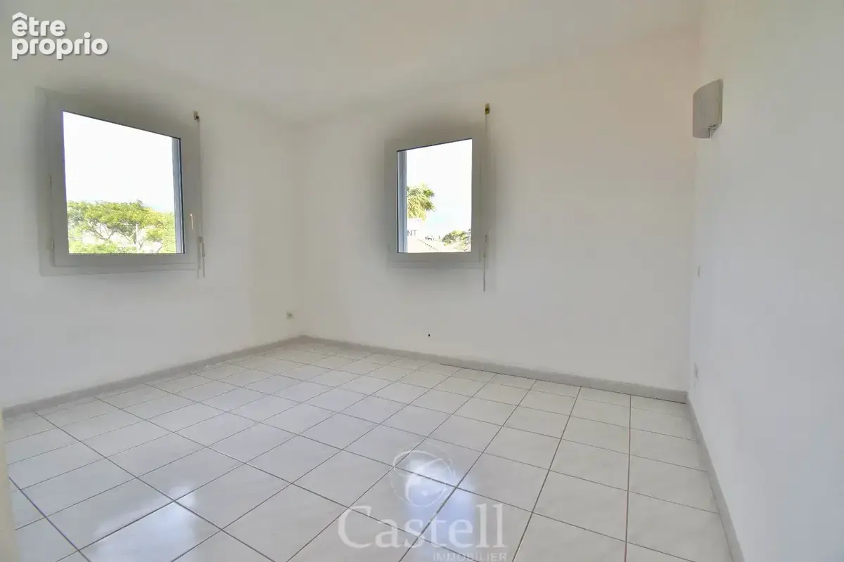 AGDE  Appartement T3 d'environ 71 m² avec balcon et 2 places de parking - photo 5