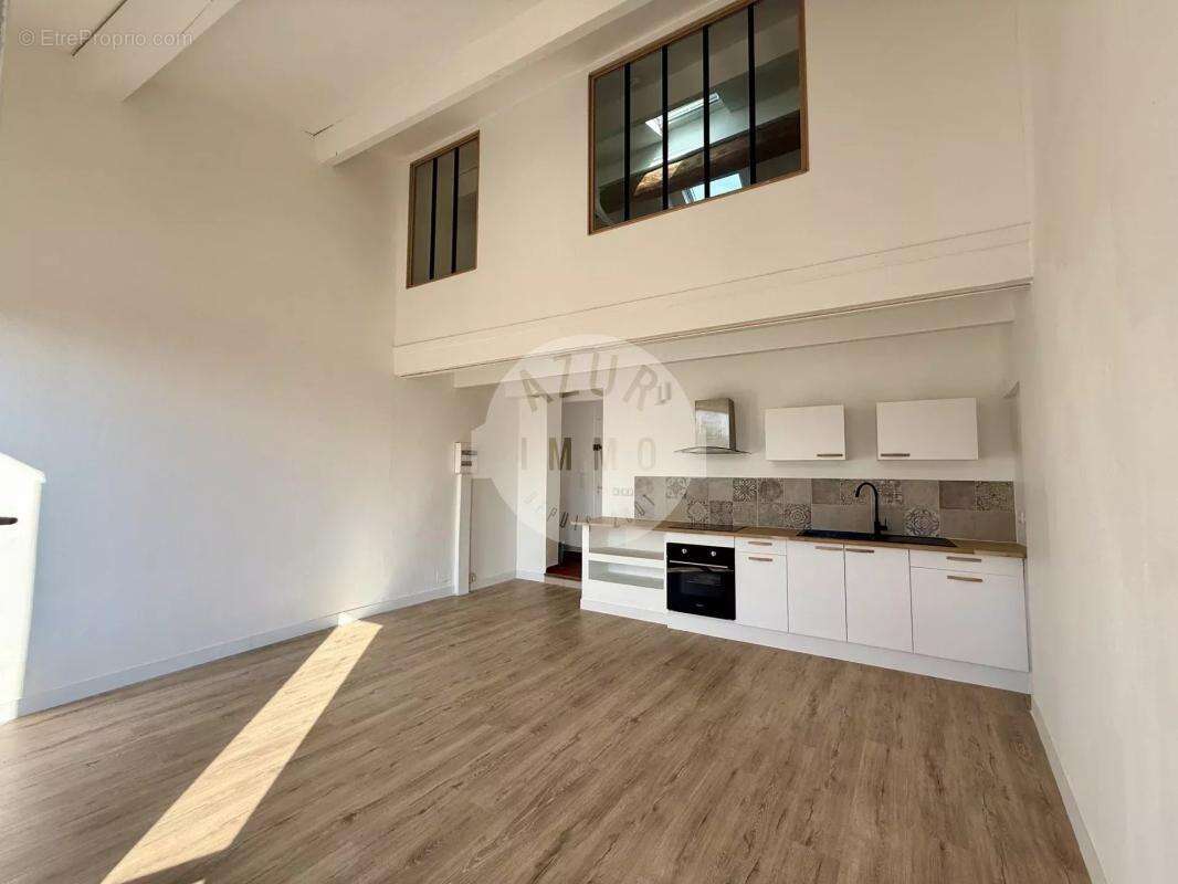 Appartement à SAINT-ZACHARIE