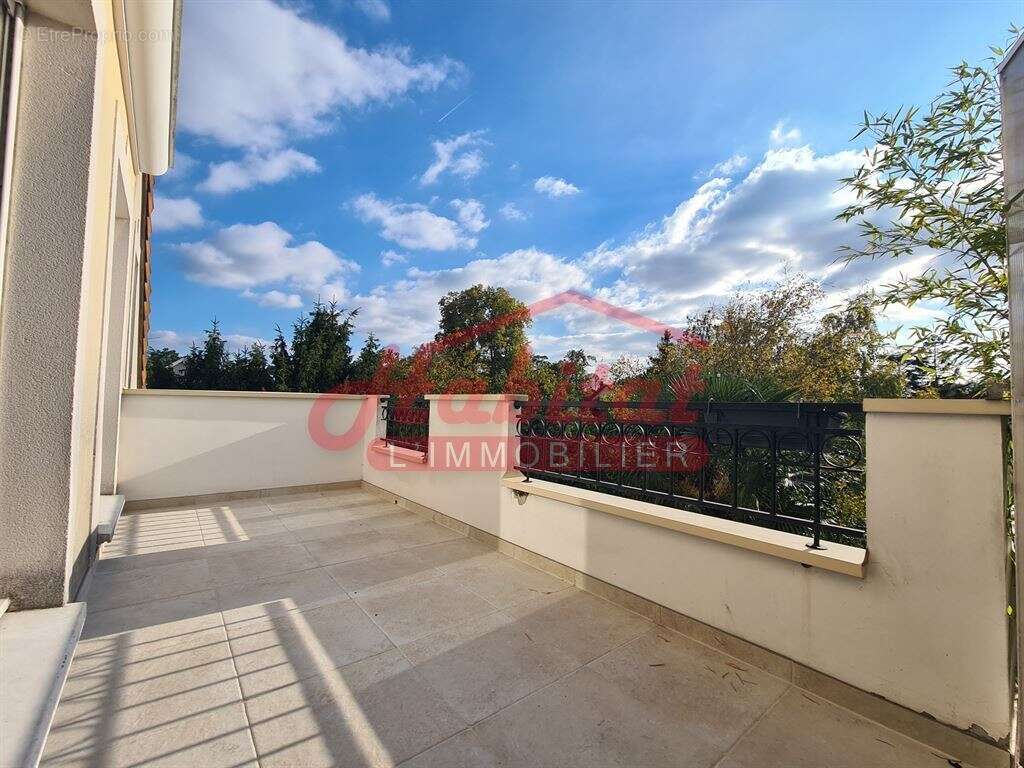 Chelles-coeur de ville - grand appartement 2 pieces avec terrasse et box - photo 7