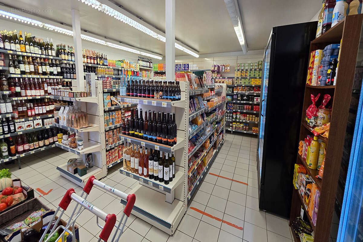 Commerce à LE BREUIL