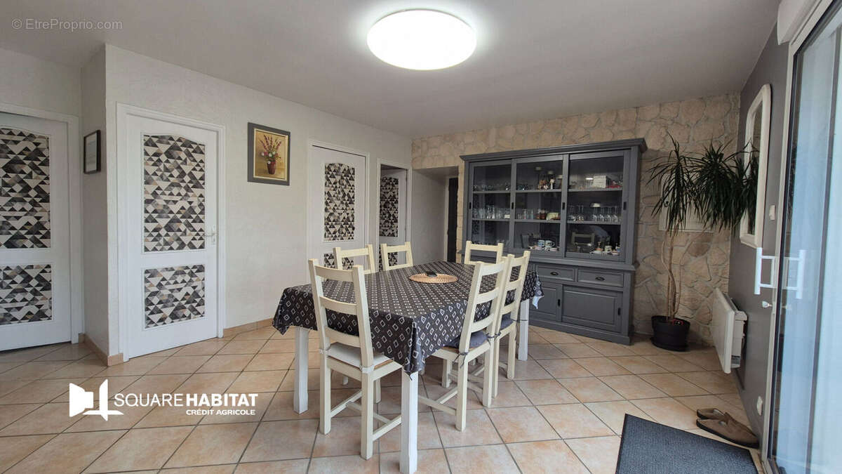 Maison à SAINT-MACAIRE-EN-MAUGES