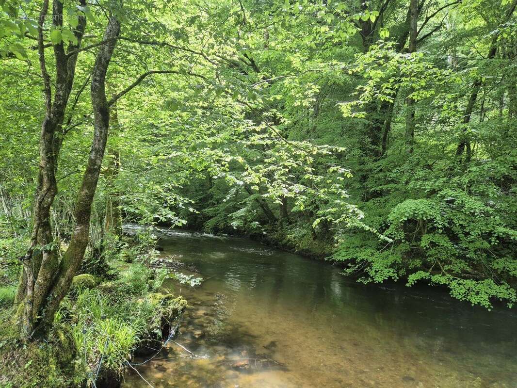 Propriété de 3,3 hectares au bord de l'eau, à quelques minutes de Saint-Céré - photo 2