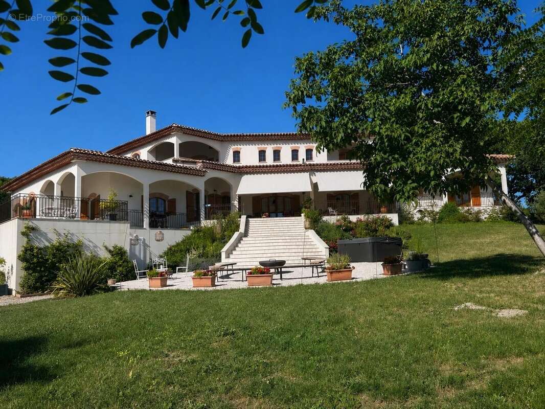 Maison 520 m² à Laroque-Timbaut  - photo 2