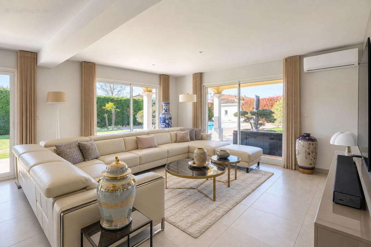 Maison familiale de 176m² – Matériaux de qualité, aucun travaux, cadre très paisible - photo 4