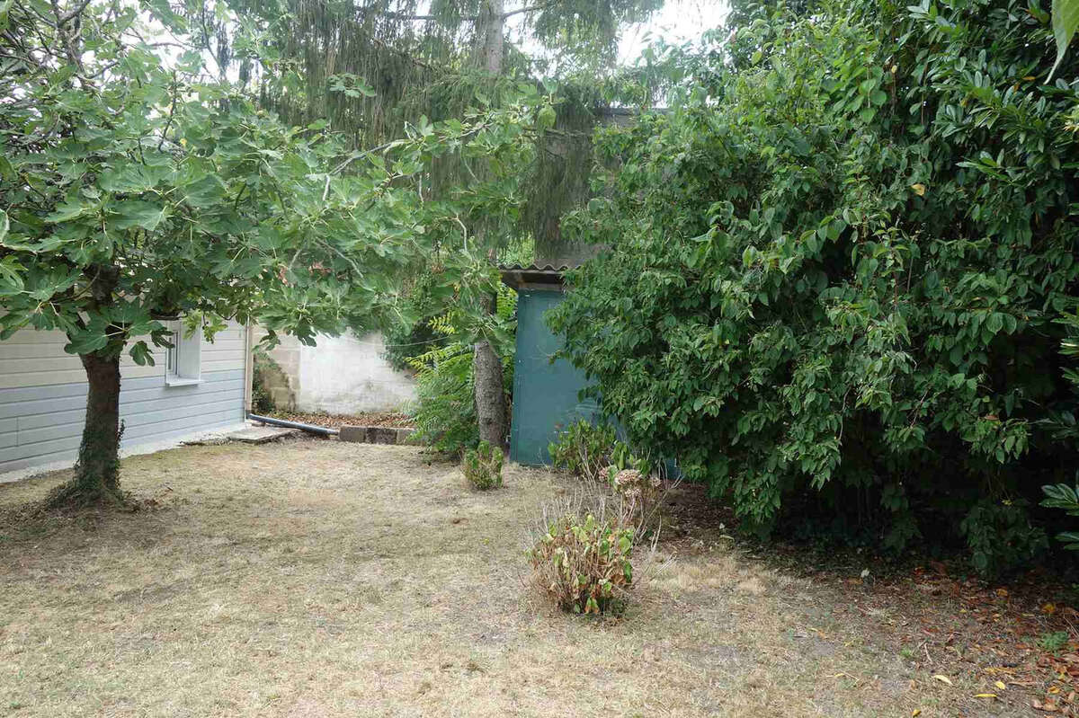 Maison en pierre rénovée à proximité de toutes les commodités - photo 4