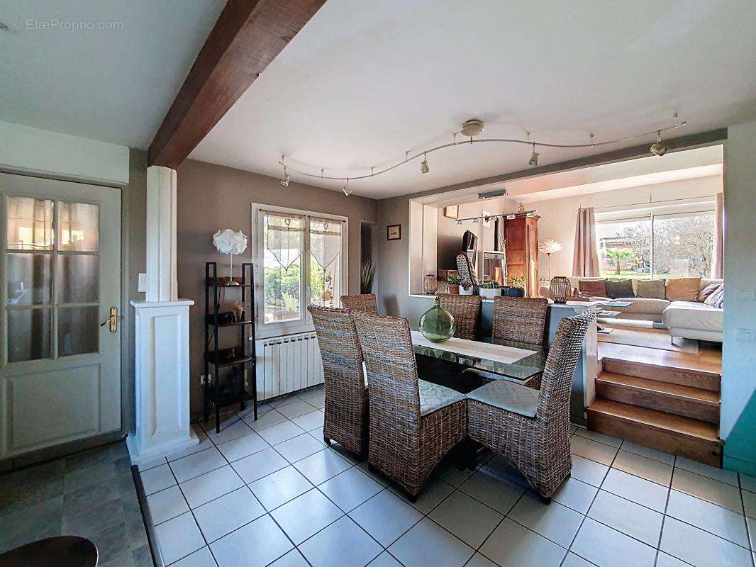 Maison à SAINT-PIERRE-DE-CHANDIEU