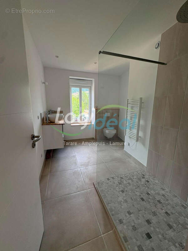 Appartement entièrement rénové avec goût - photo 3