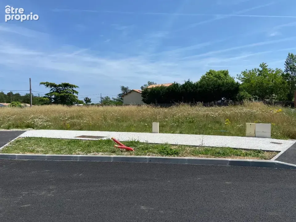 Photo Terrain à Camblanes-Et-Meynac au prix de 163 000€