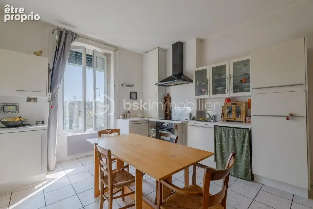 Charmant T3 traversant en duplex au sein d'une petite copropriété à MONTCHAT Lyon 3 - photo 4