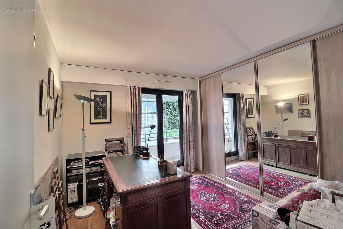 Appartement à PARIS-14E