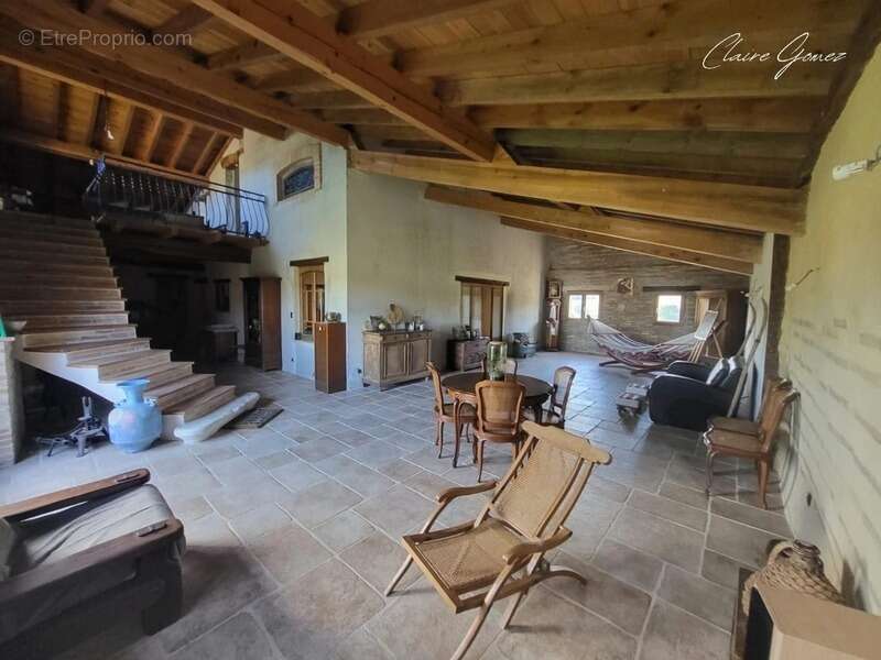 À 5 min de Cadours – Authentique ferme toulousaine de 245 m², en partie rénovée, sur terrain arboré - photo 5