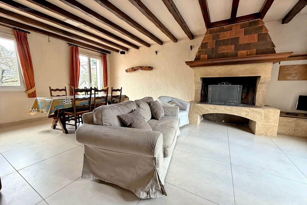 Maison à CONDE-SAINTE-LIBIAIRE