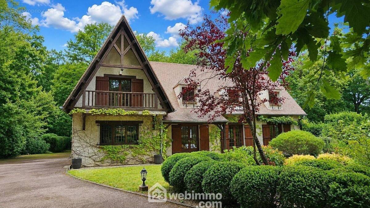 Venez découvrir cette belle maison de 197 m² en lisière de forêt. - Maison à MILLY-LA-FORET