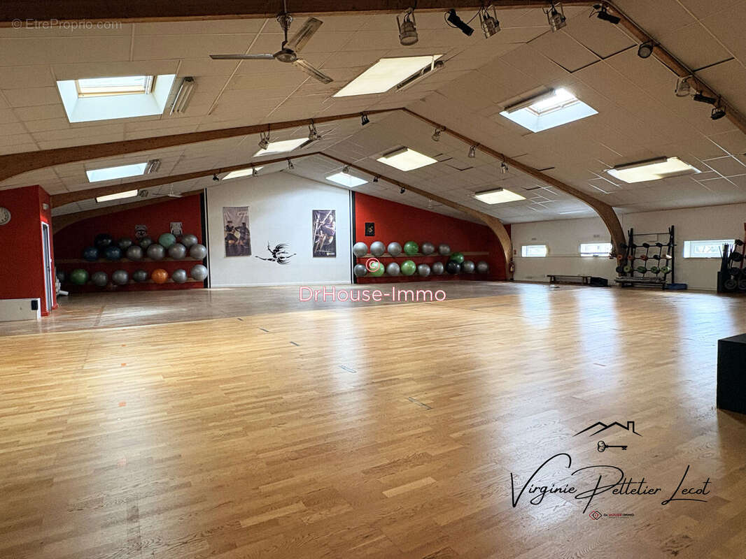 1990 m² à Fontenay-Le-Comte  - photo 8