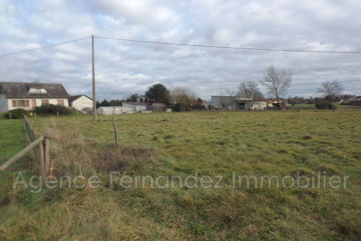 Terrain 2209 m² à Baugy  - photo 5