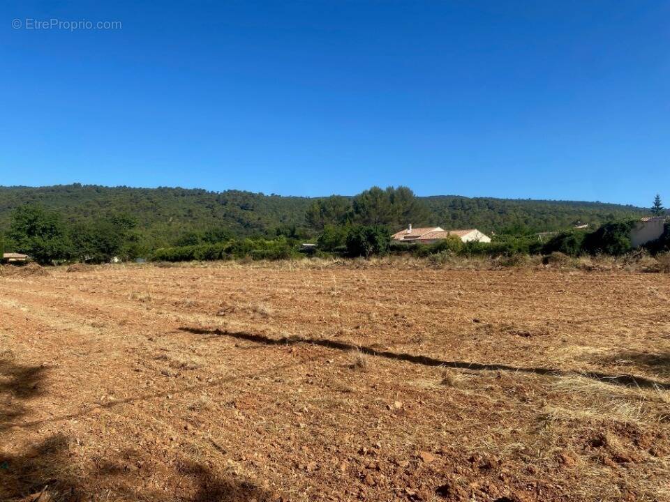 Terrain 1654 m² à Gareoult  - photo 1