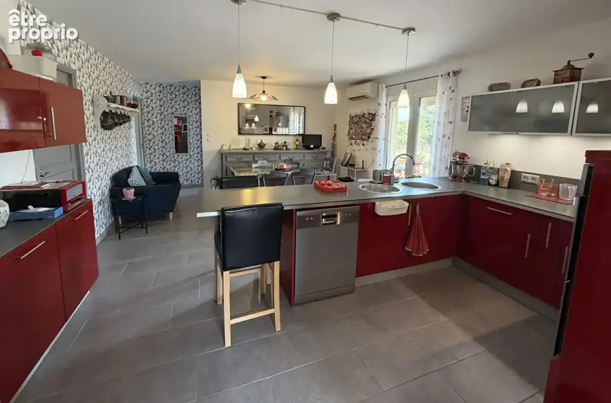 Maison de plain-pied avec piscine sur 3,65 hectares de terrain clos et arboré - photo 3