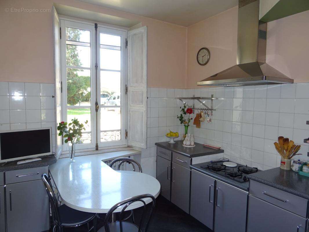 Secteur saint hilaire les places proche de nexon en haute vienne magnifique manoir du 17eme de 280 m² habitables sur 17862 m² de - photo 8