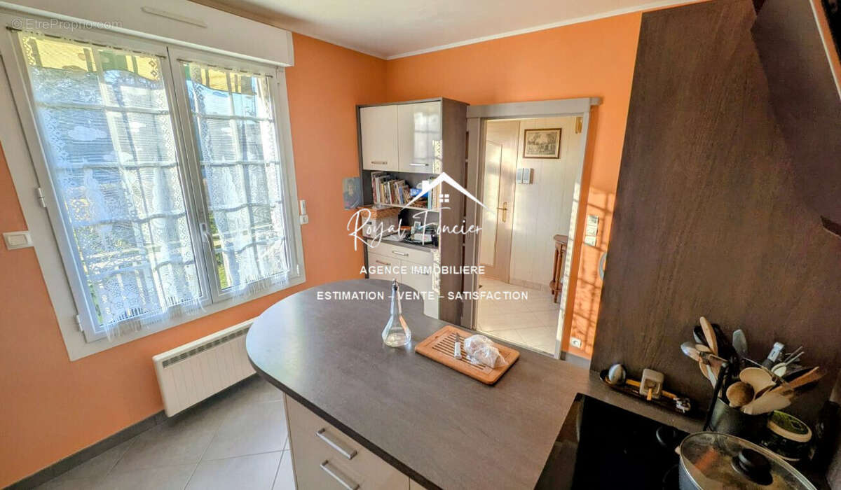 Cuisine indépendante A et E - Maison à LE GRAND-PRESSIGNY