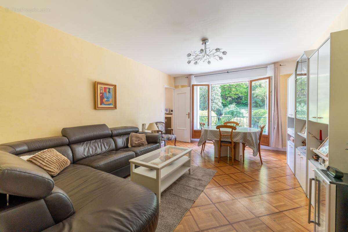 Appartement à ISSY-LES-MOULINEAUX