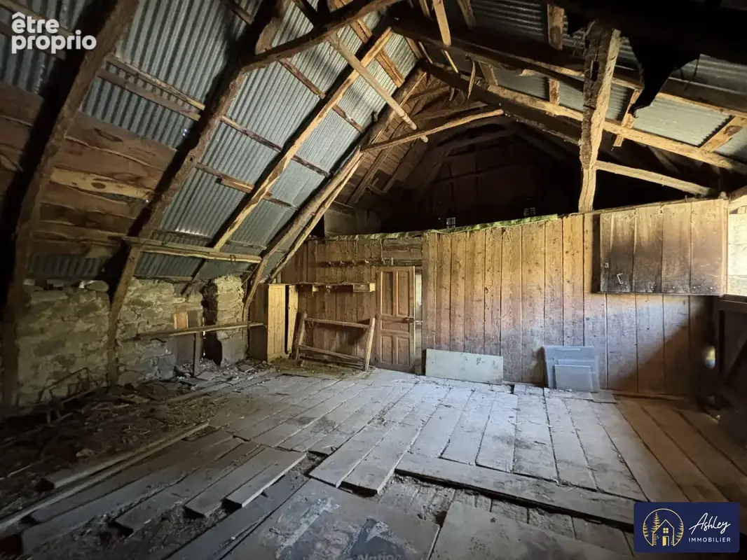 Maison 1 pièce - MENET (Cantal) 