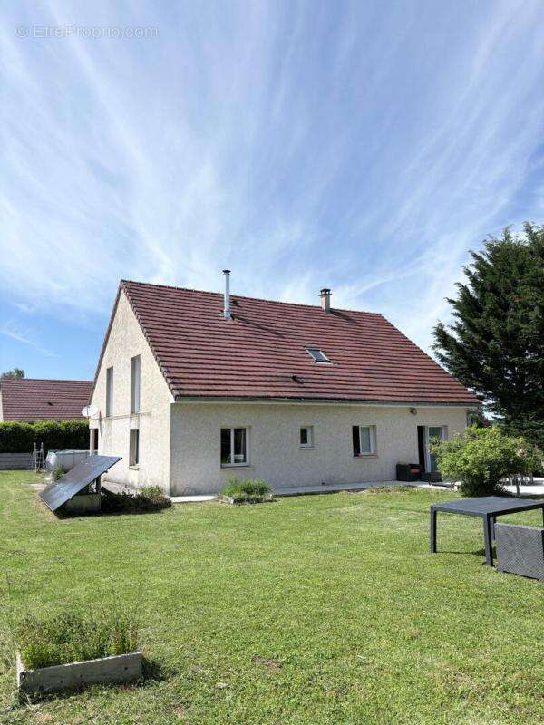 Volumes, luminosité et cadre privilégié pour cette belle maison familiale - photo 12