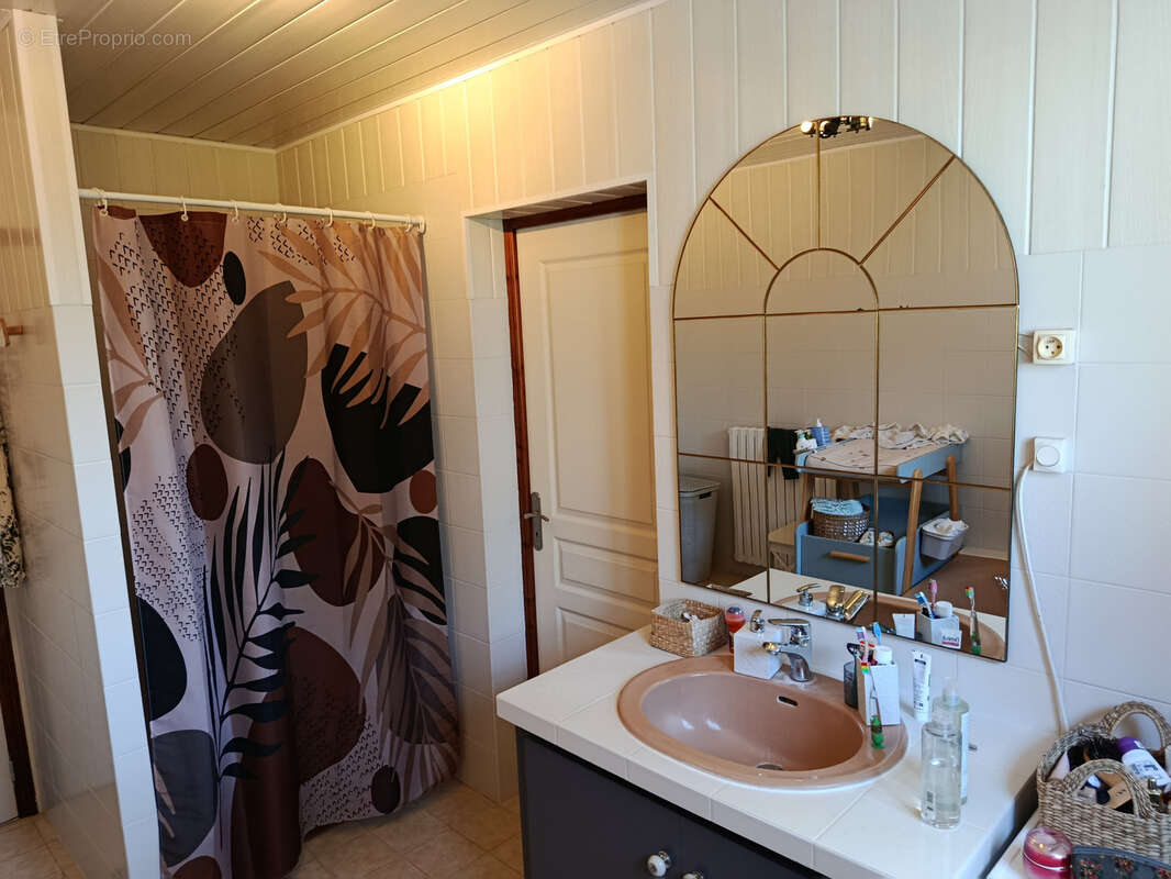 Maison à MONTCORBON