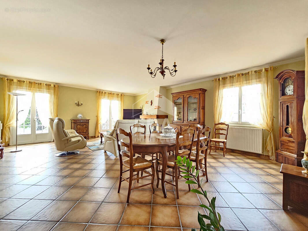 Maison à PUYMOYEN