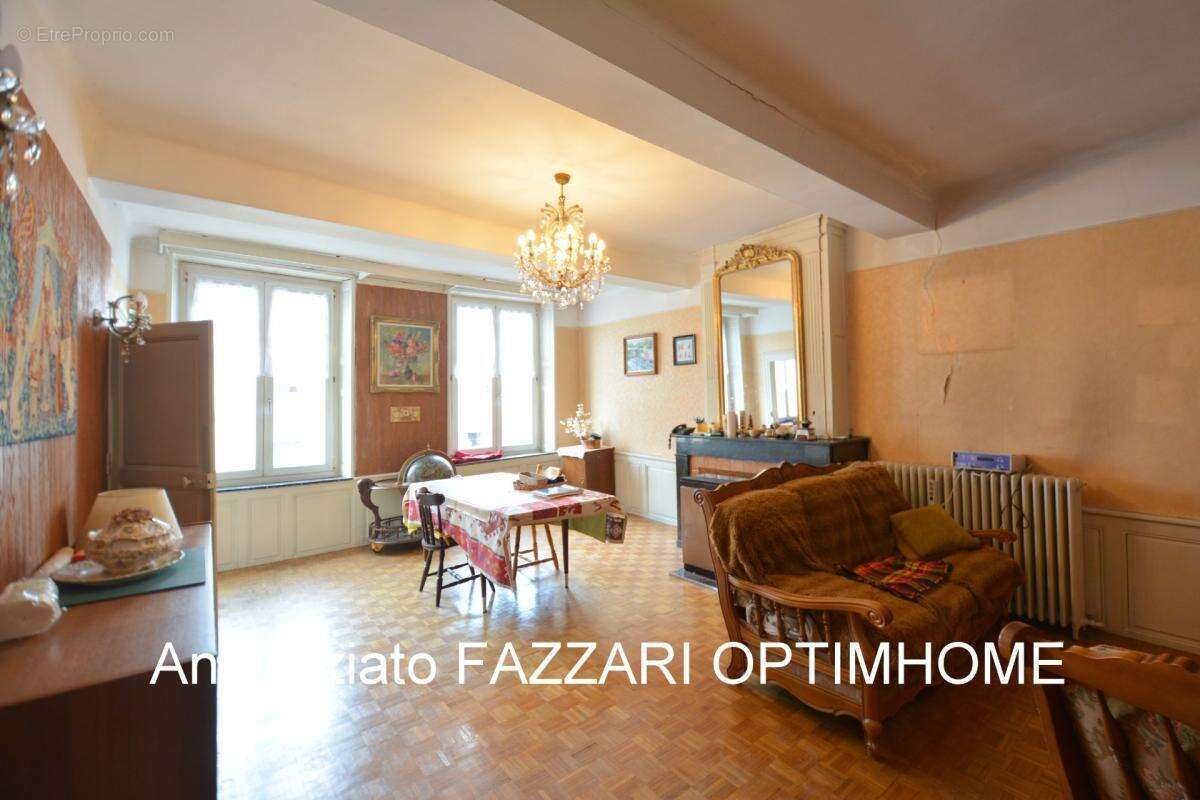 À vendre en exclusivité : Grande maison de ville historique à rénover, avec commerce – centre-ville de Stenay (proche Belgique e - photo 6