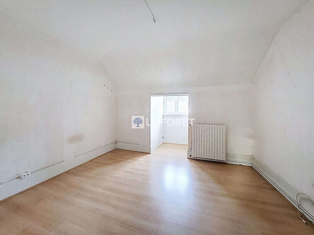 Appartement à LA FERE